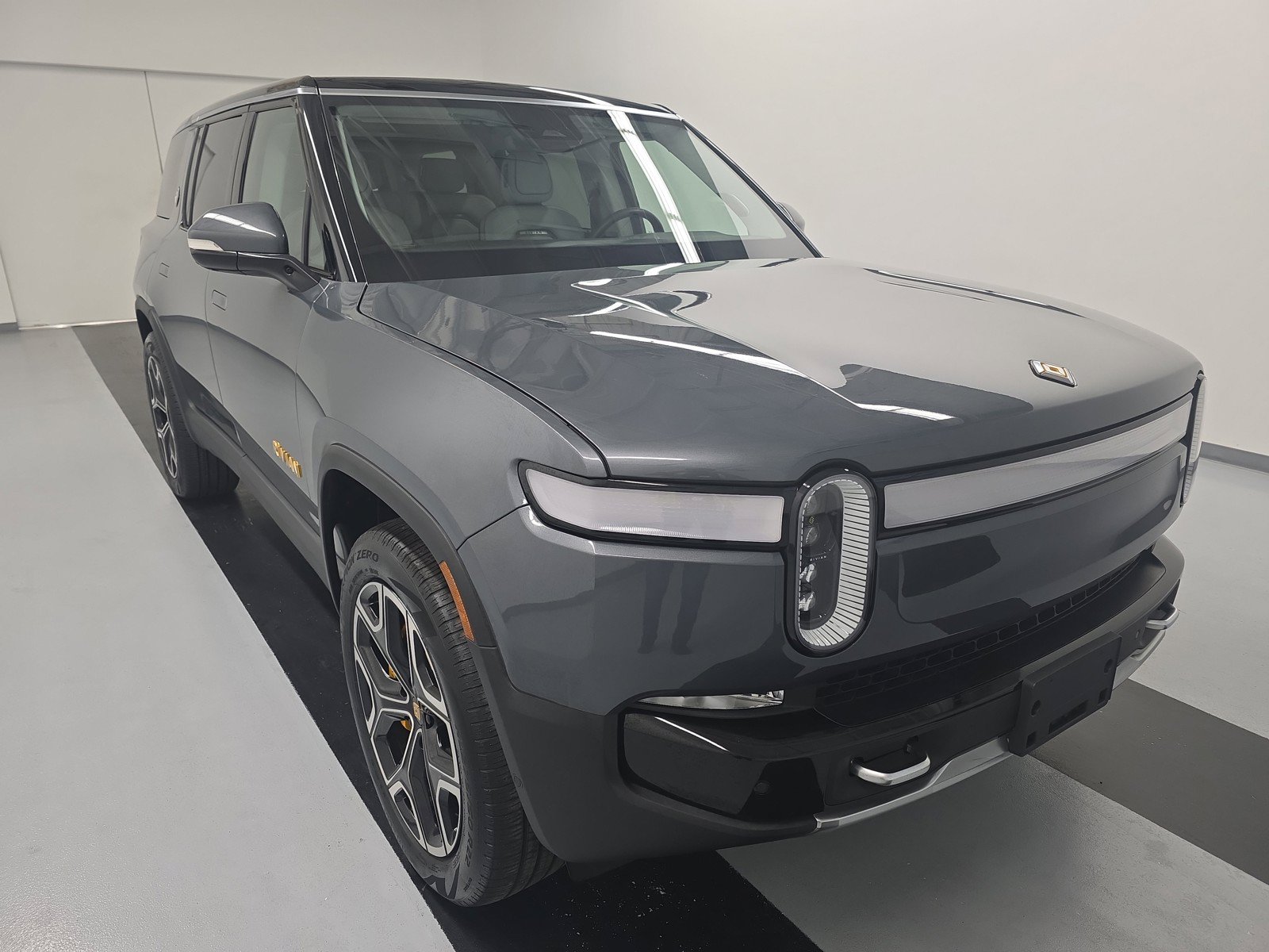 Used 2023 Rivian R1S Adventure AWD/4WD image 7