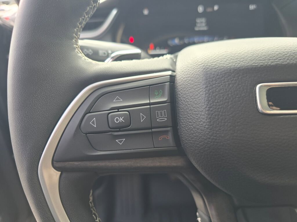 Used 2023 Jeep Grand Cherokee Limited image 23