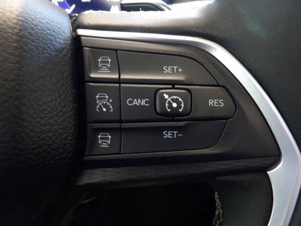 Used 2025 Jeep Grand Cherokee Laredo X w/ Luxury Tech Group I image 31