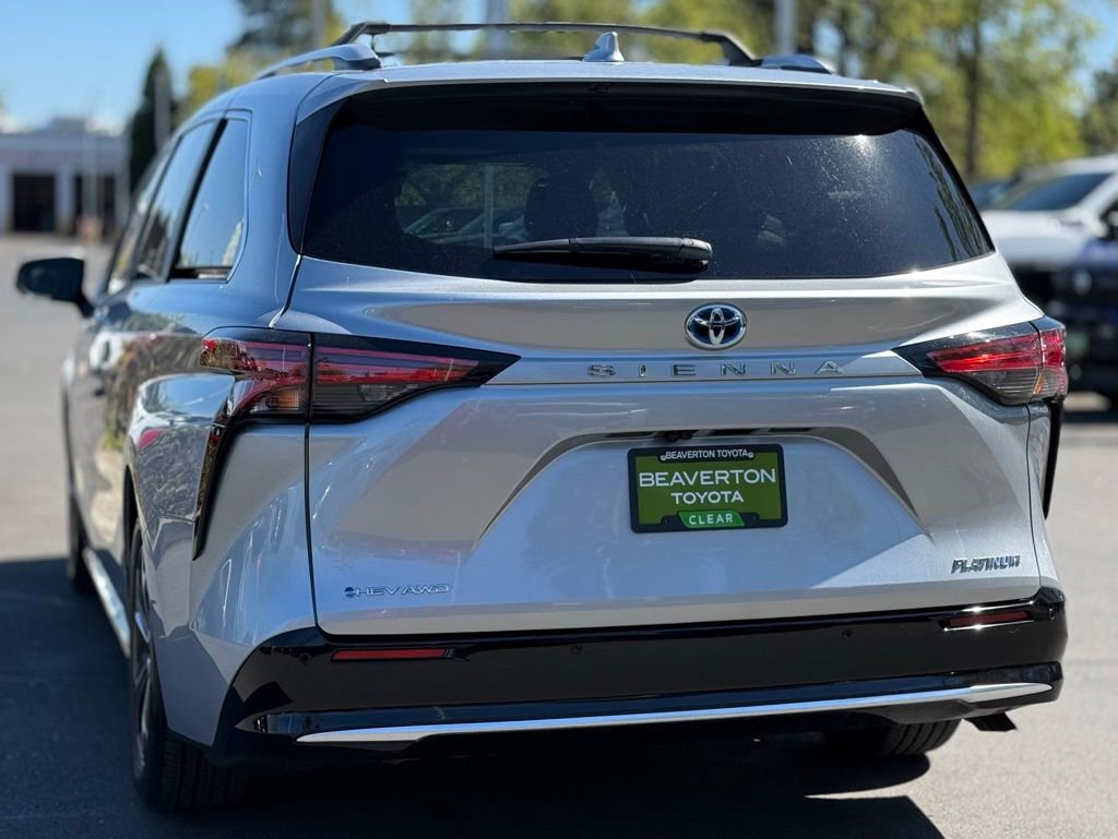 Used 2025 Toyota Sienna Platinum image 3