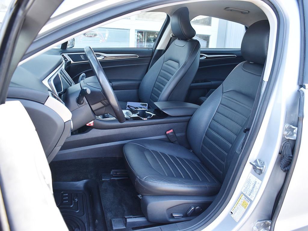 Used 2016 Ford Fusion SE w/ Equipment Group 202A image 5