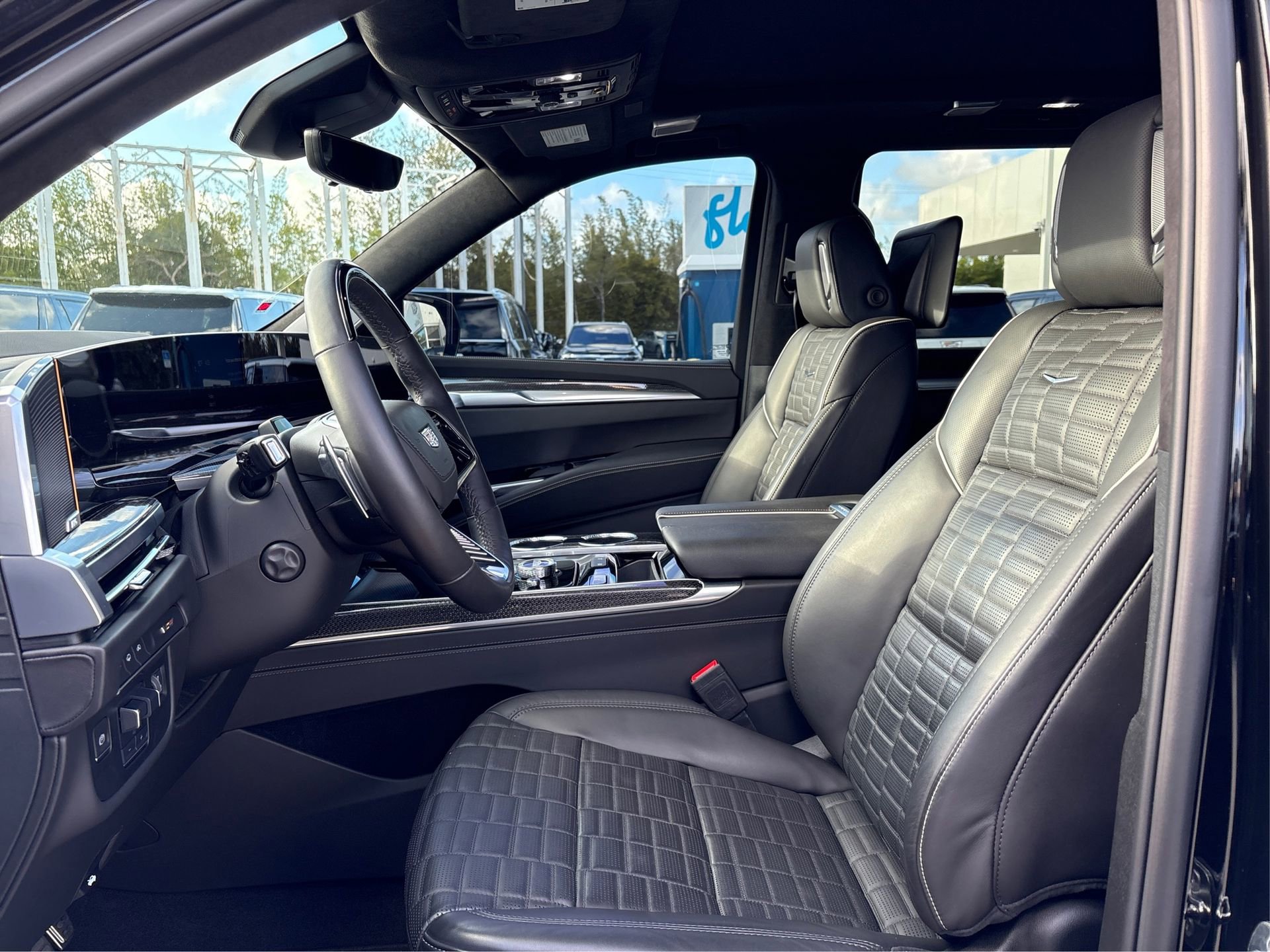 Used 2025 Cadillac Escalade V image 9