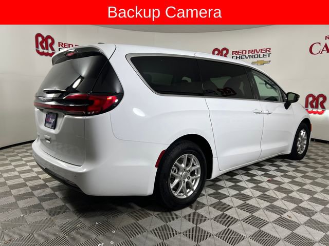 Used 2024 Chrysler Pacifica Touring-L image 10