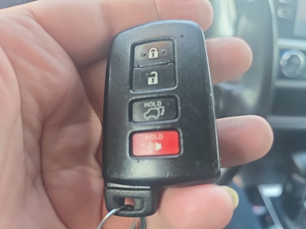 Used 2017 Toyota Highlander XLE image 22