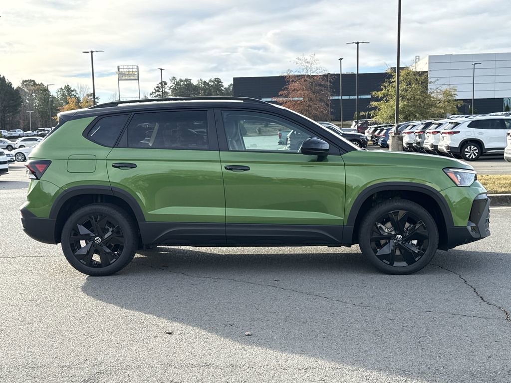New 2026 Volkswagen Taos SE image 6