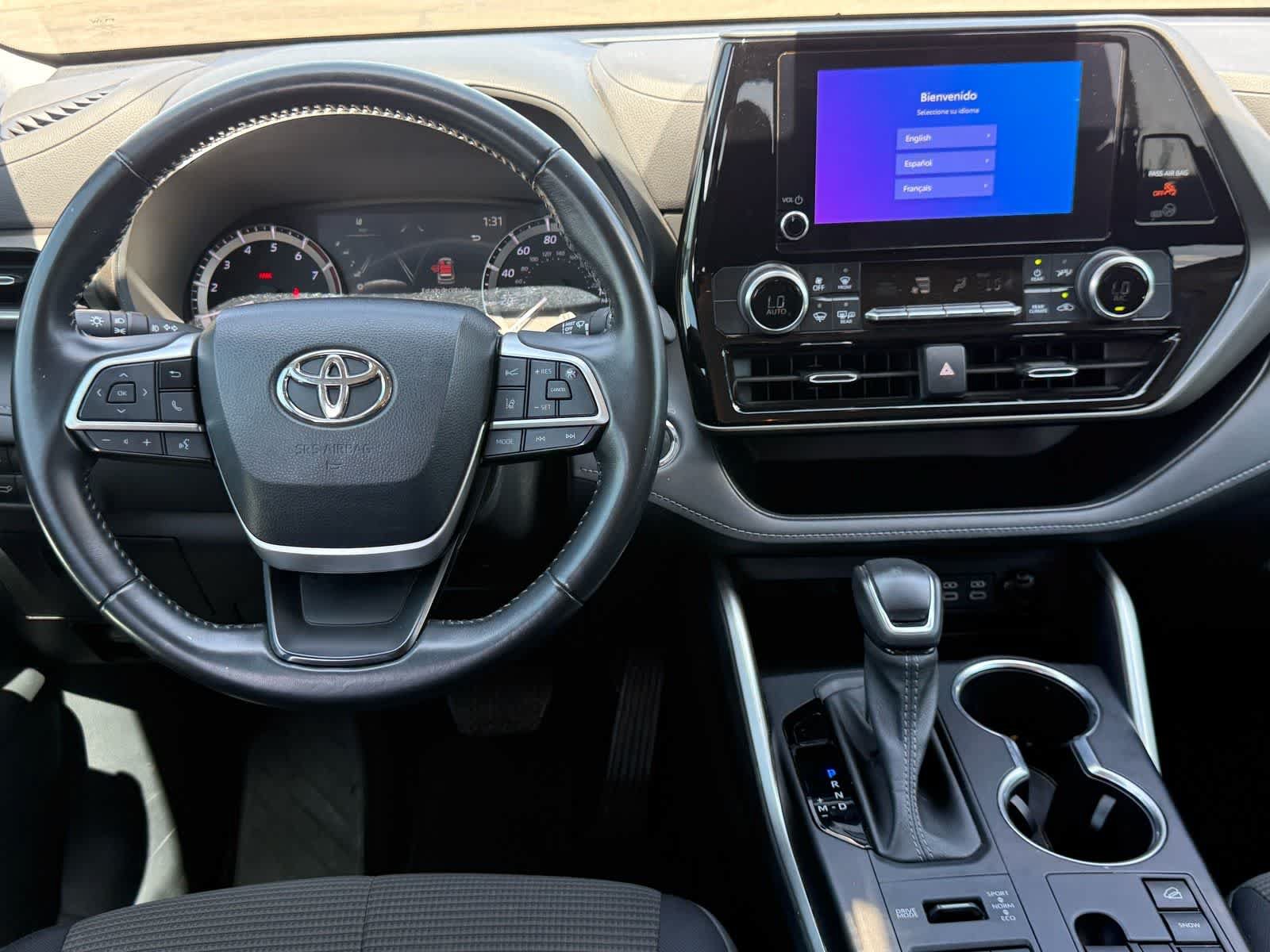 Used 2023 Toyota Highlander LE AWD/4WD image 16