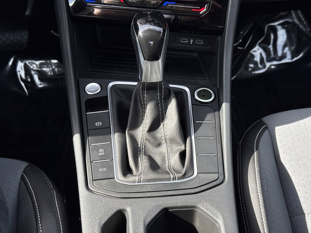 Used 2025 Volkswagen Jetta SE FWD image 8