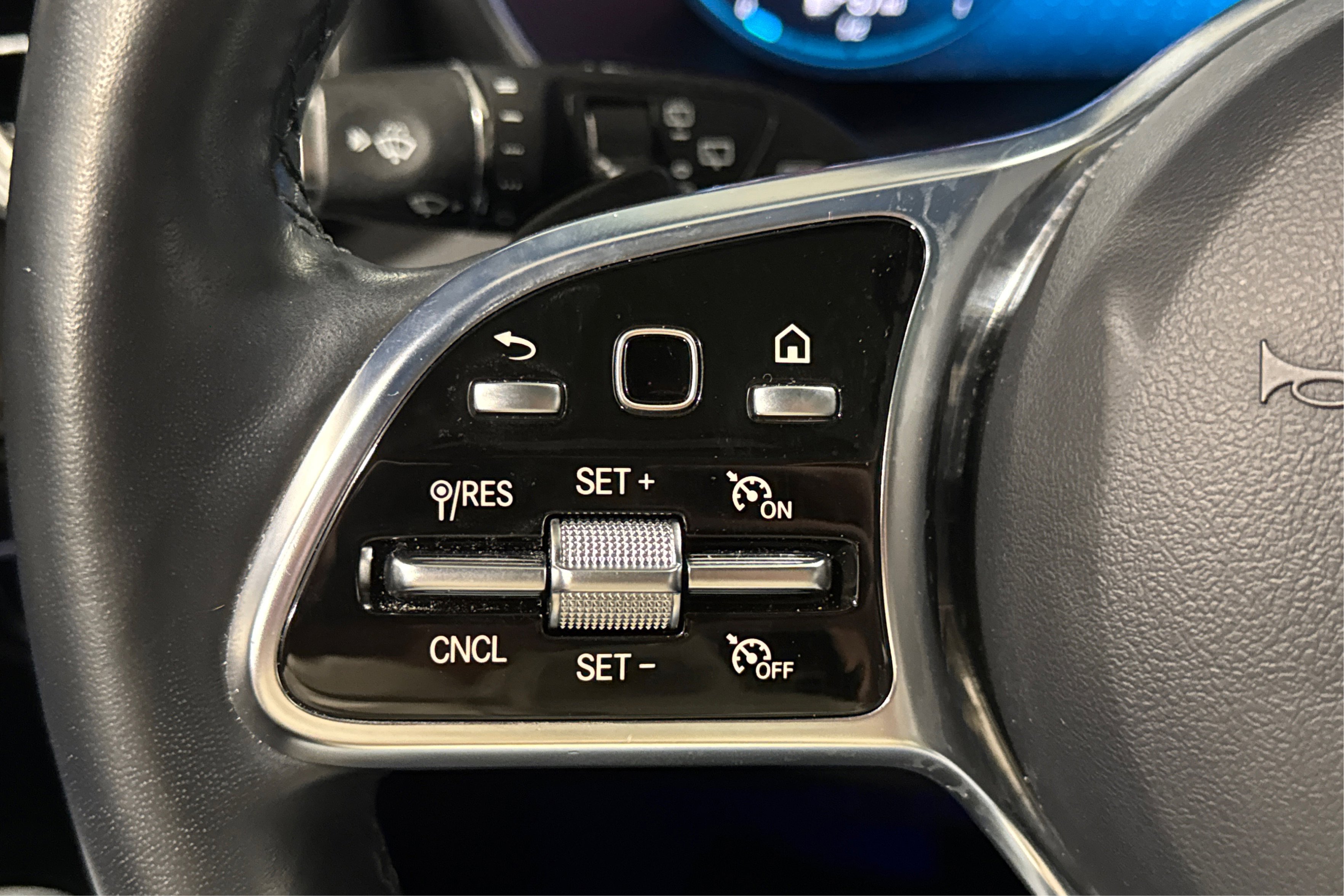 Used 2022 Mercedes-Benz GLC 300 4MATIC image 24