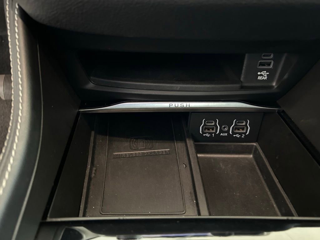 Used 2022 Chrysler Pacifica Limited w/ Uconnect Theater Family Group FWD image 55