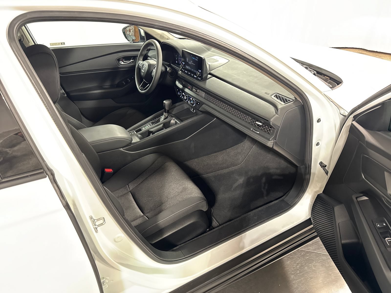 Used 2023 Honda Accord EX image 21