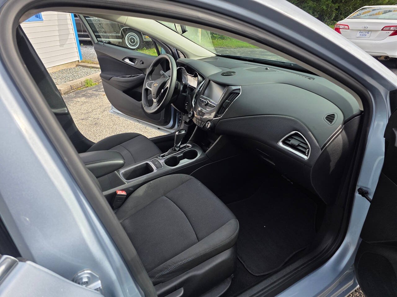 Used 2017 Chevrolet Cruze LT w/ Convenience Package FWD image 22