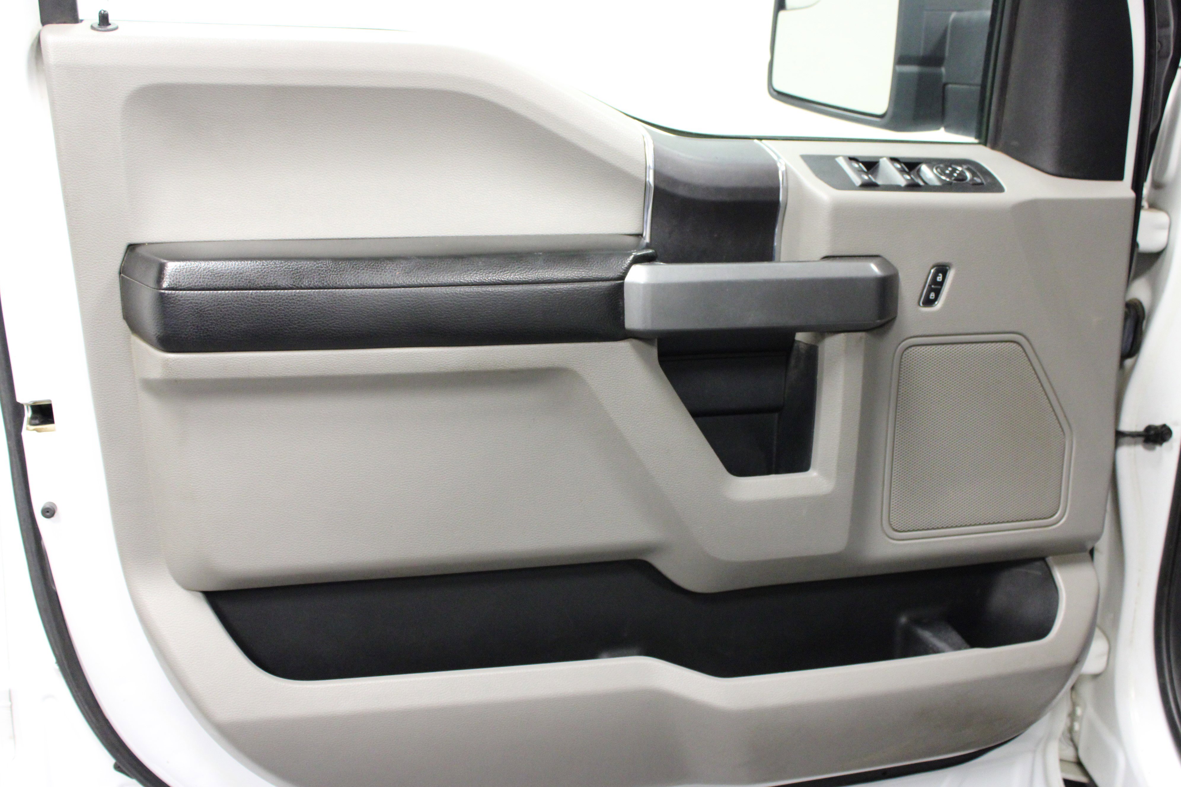 Used 2015 Ford F150 XLT AWD/4WD image 10