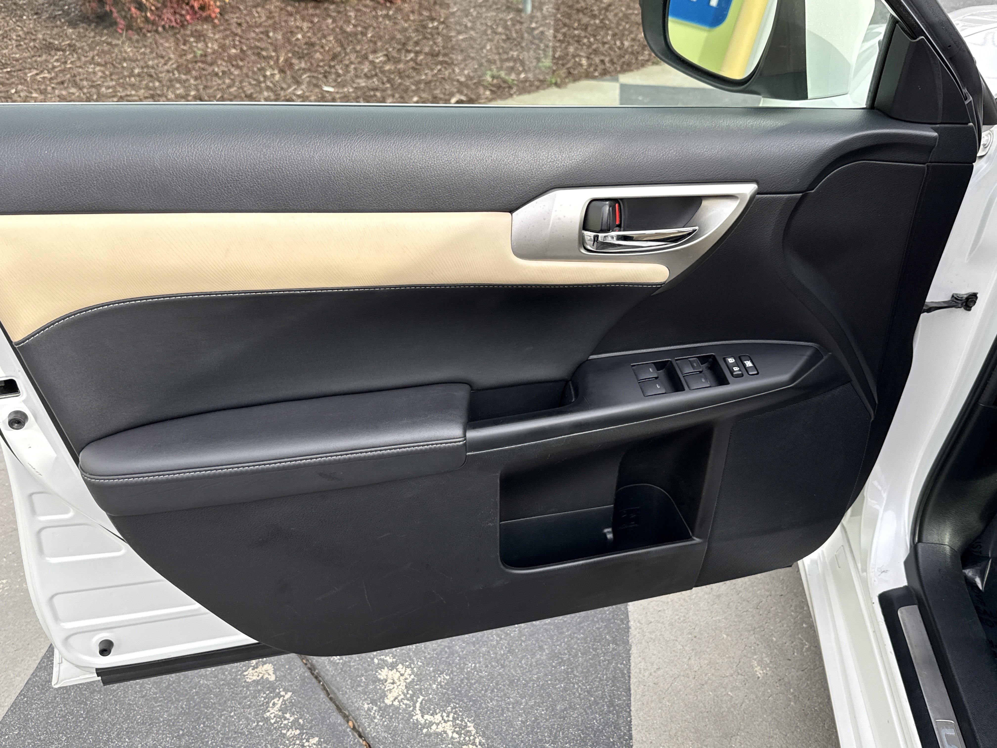 Used 2015 Lexus CT 200h w/ Navigation Package image 14