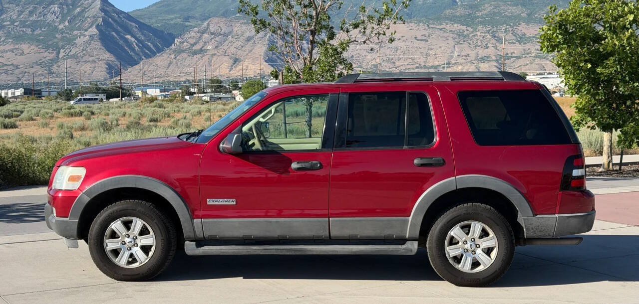 Used 2006 Ford Explorer XLT AWD/4WD image 4
