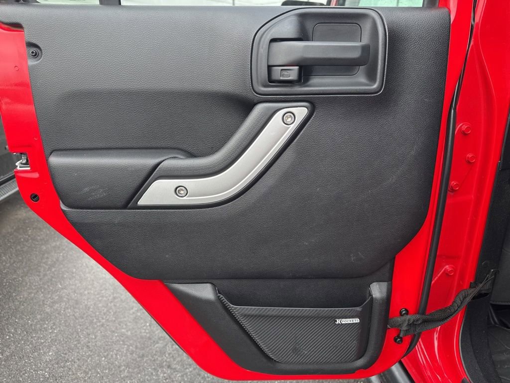 Used 2016 Jeep Wrangler Unlimited Rubicon w/ Connectivity Group image 37
