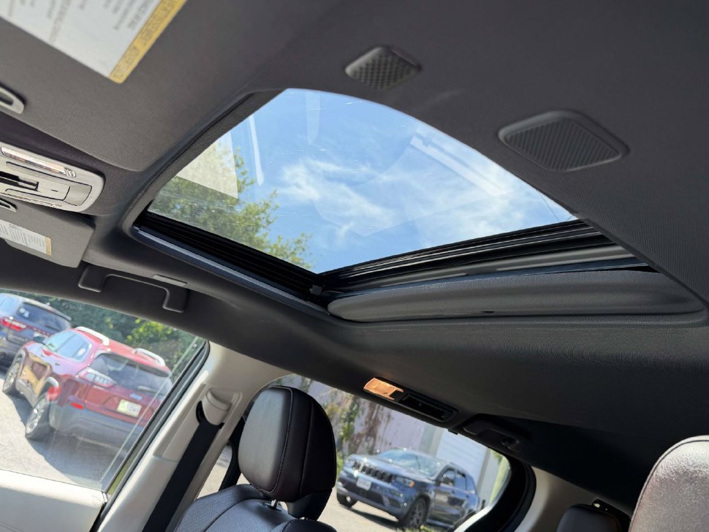 Used 2022 Toyota Sienna Platinum AWD/4WD image 19