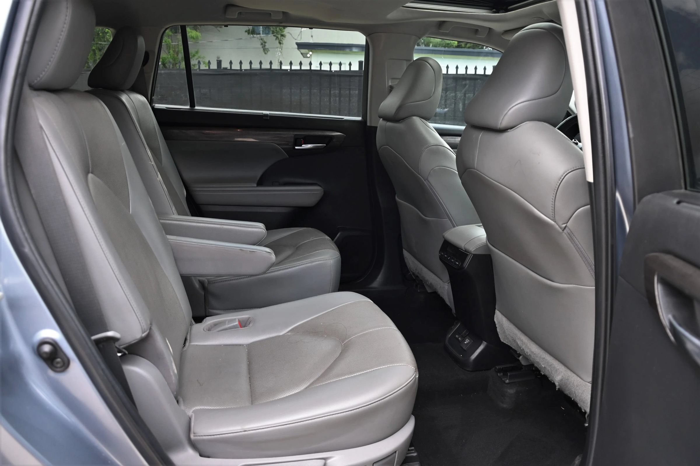 Used 2023 Toyota Highlander Limited FWD image 14