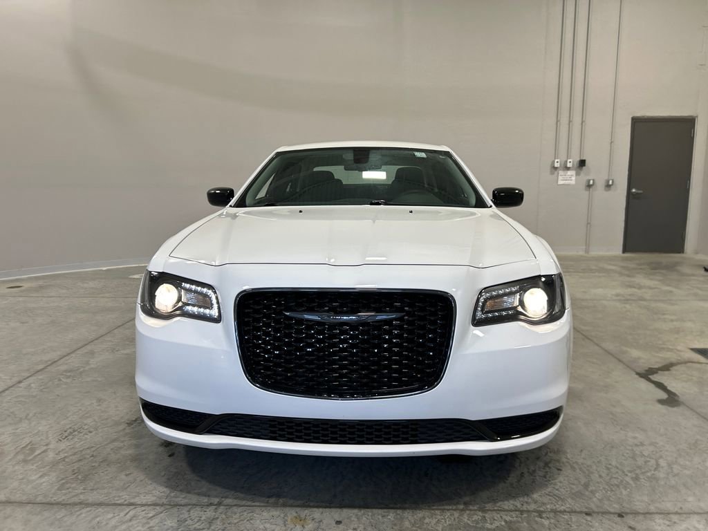 Used 2022 Chrysler 300 Touring w/ Sport Appearance Package image 3
