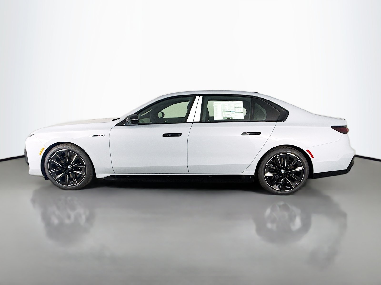 New 2026 BMW i7 M70 w/ Executive Package AWD/4WD image 4