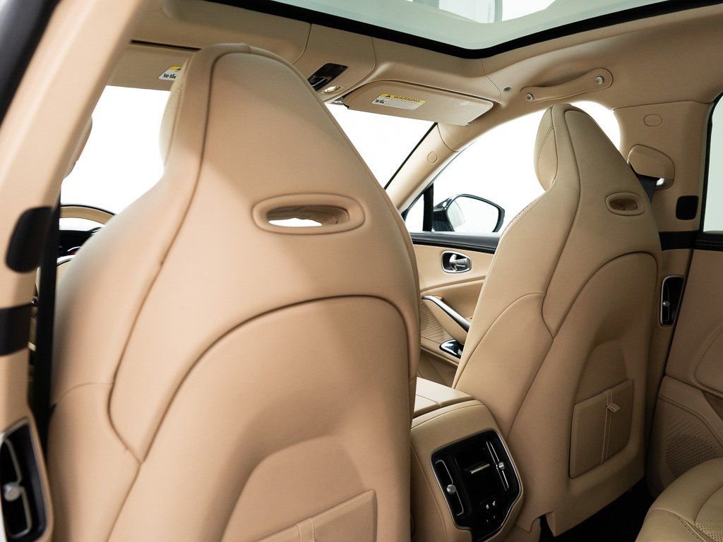 Used 2023 Aston Martin DBX 707 image 23