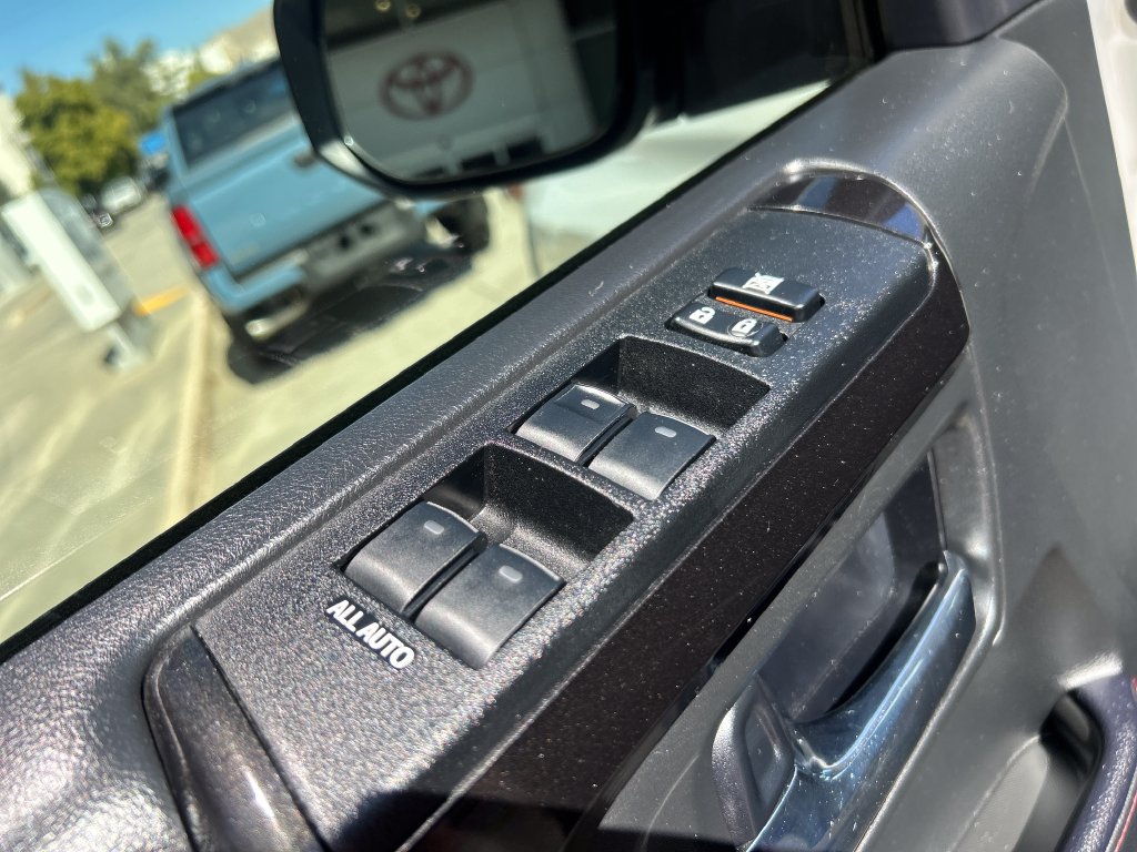 Used 2022 Toyota 4Runner TRD Off-Road AWD/4WD image 11