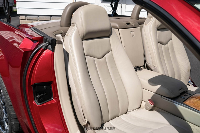 Used 2005 Cadillac XLR RWD image 32
