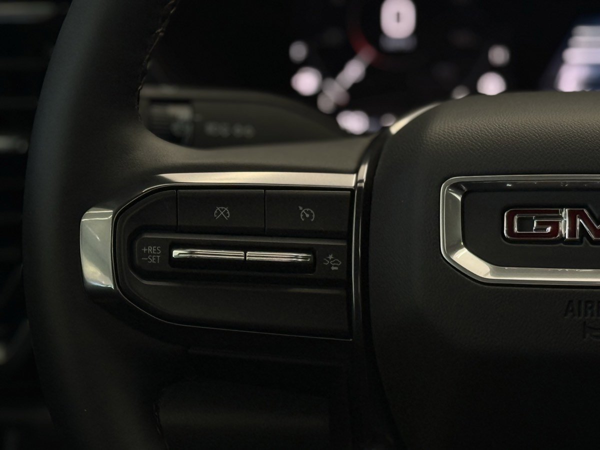 Used 2025 GMC Canyon AT4 w/ Technology Plus Package image 26