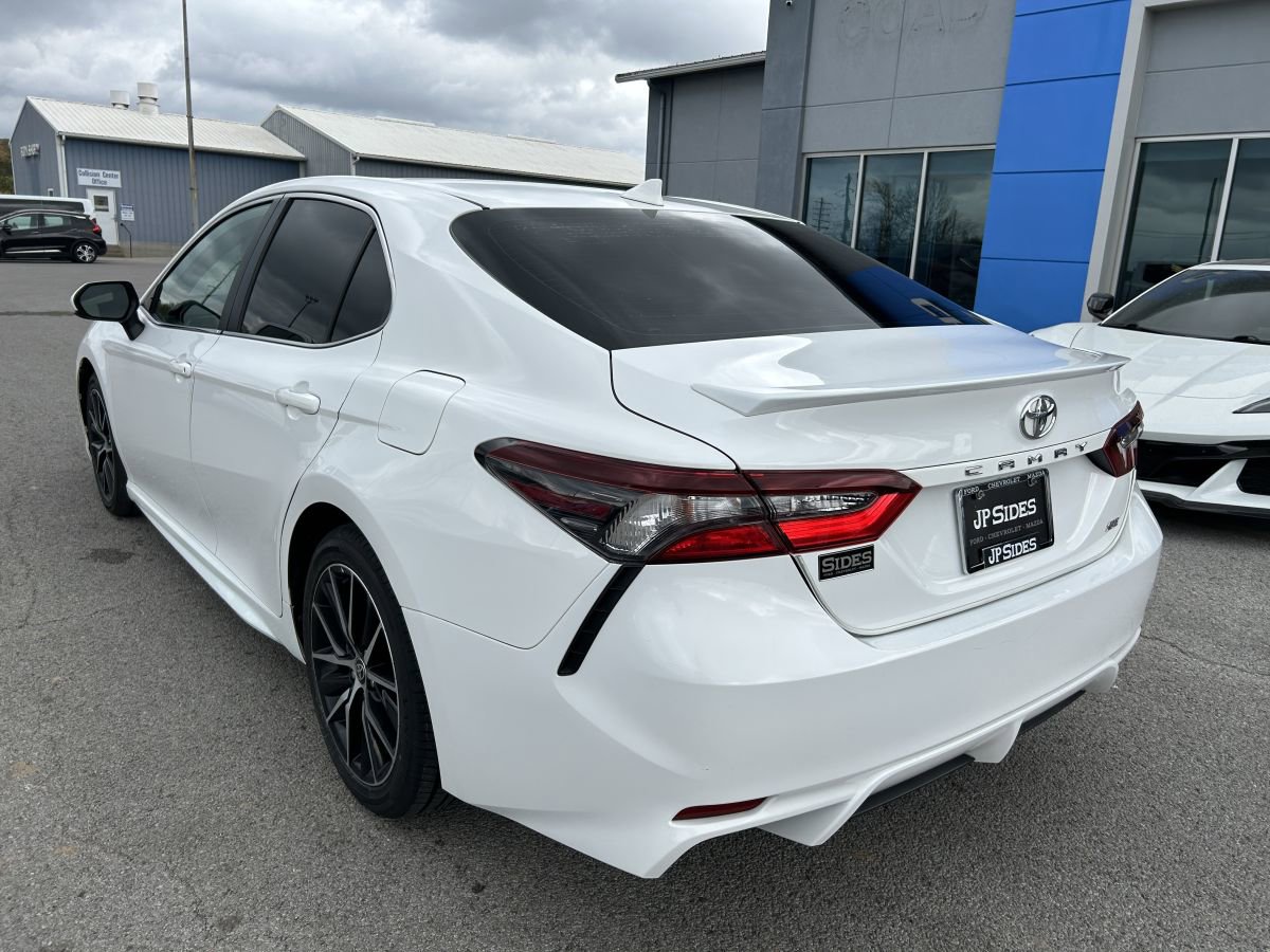 Used 2021 Toyota Camry SE image 6