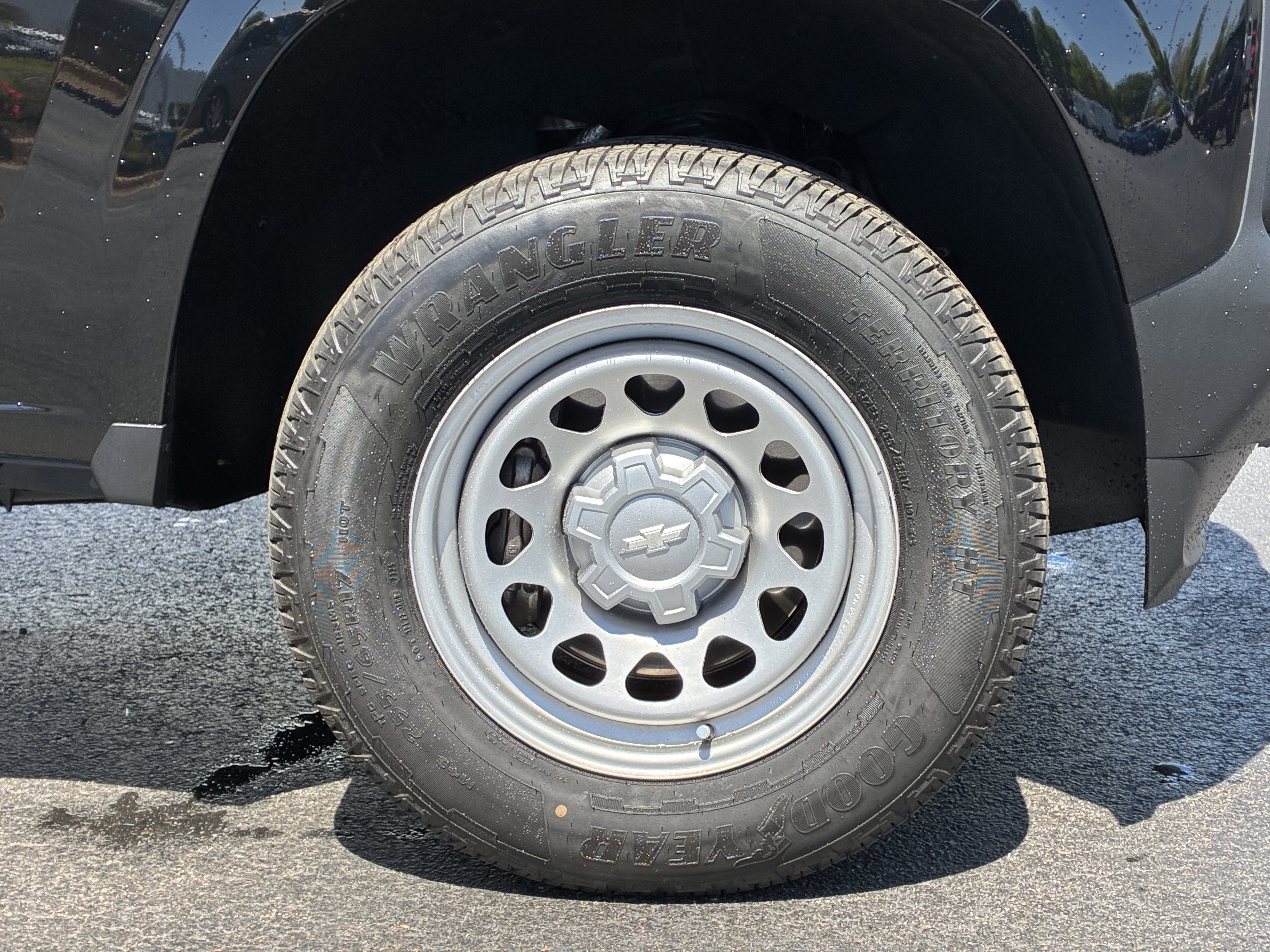 Used 2024 Chevrolet Colorado W/T image 11
