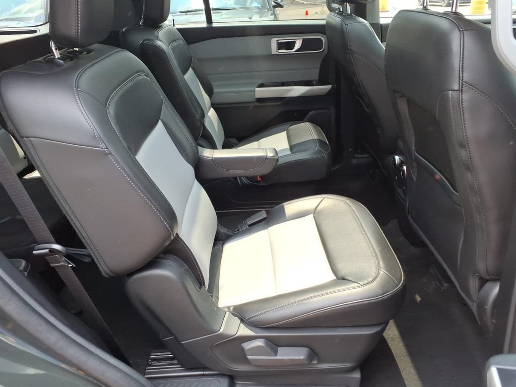 Used 2022 Ford Explorer XLT w/ Equipment Group 202A AWD/4WD image 28
