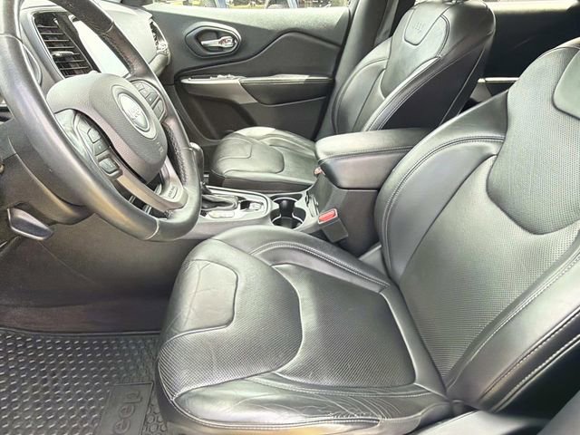 Used 2019 Jeep Cherokee Limited w/ Luxury Group FWD image 19