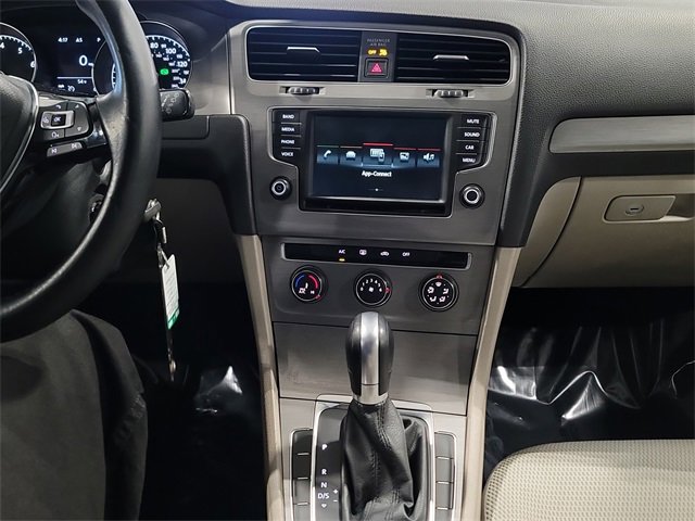 Used 2016 Volkswagen Golf S image 15