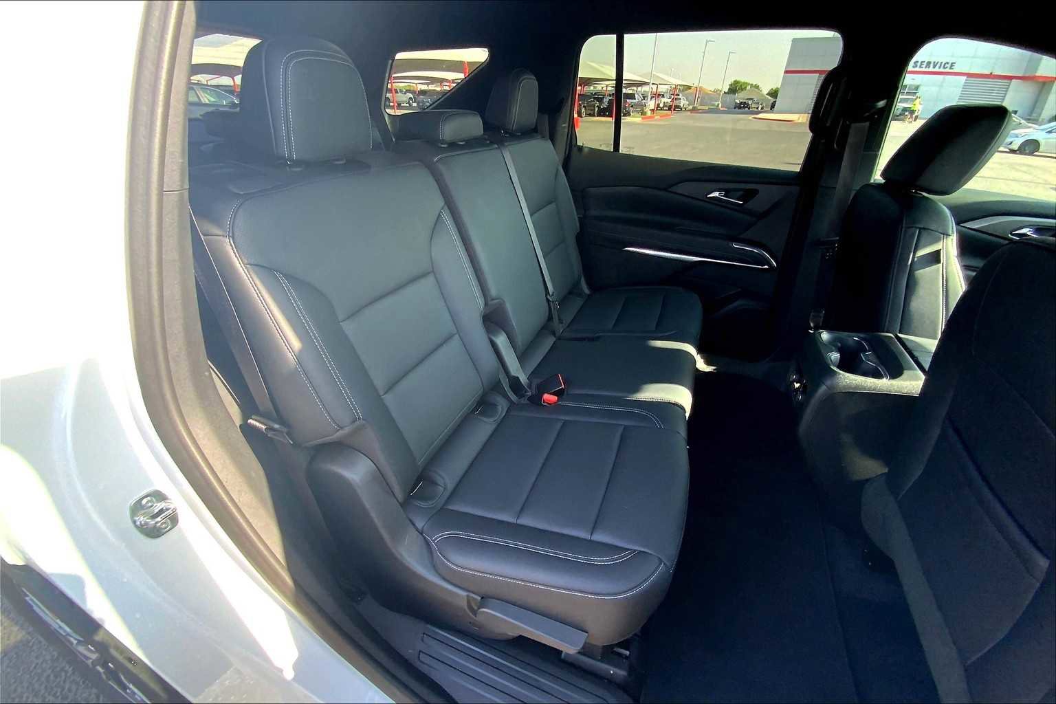 Used 2024 Chevrolet Traverse LT image 19