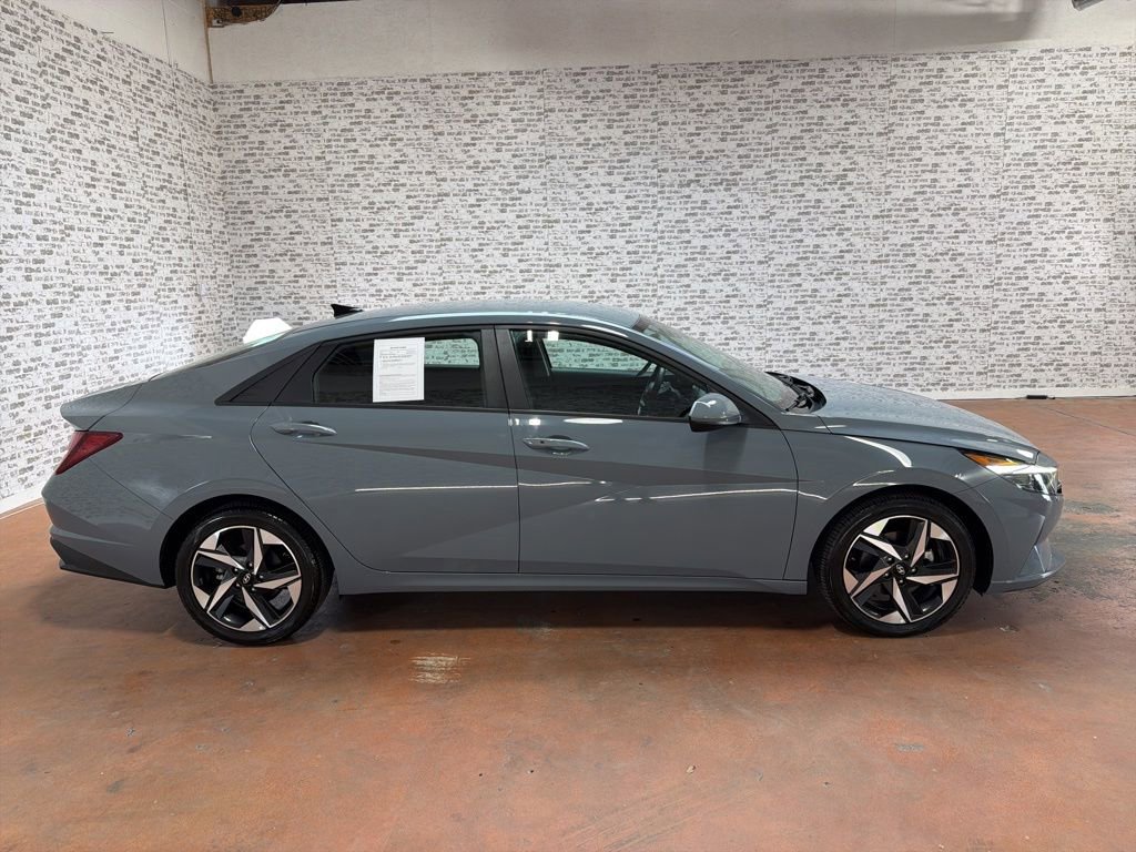 Certified 2023 Hyundai Elantra SEL w/ Convenience Package FWD image 9