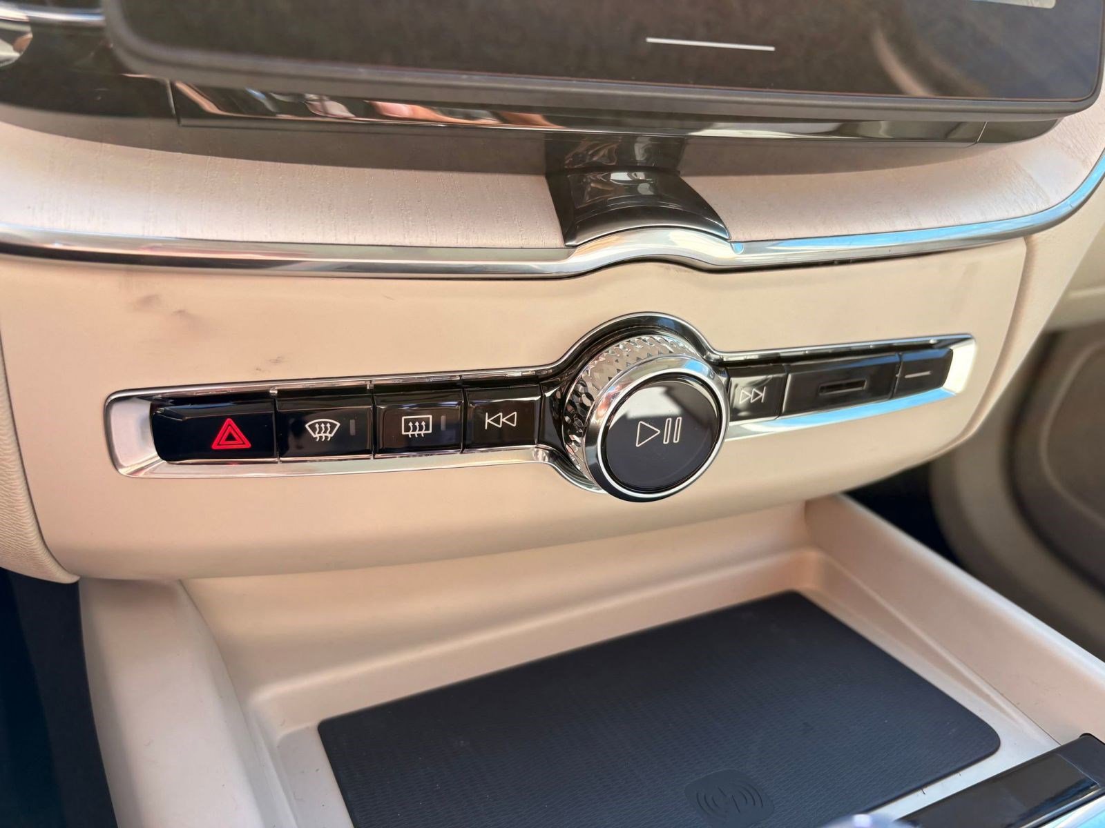 New 2026 Volvo XC60 B5 Ultra w/ Climate Package image 17