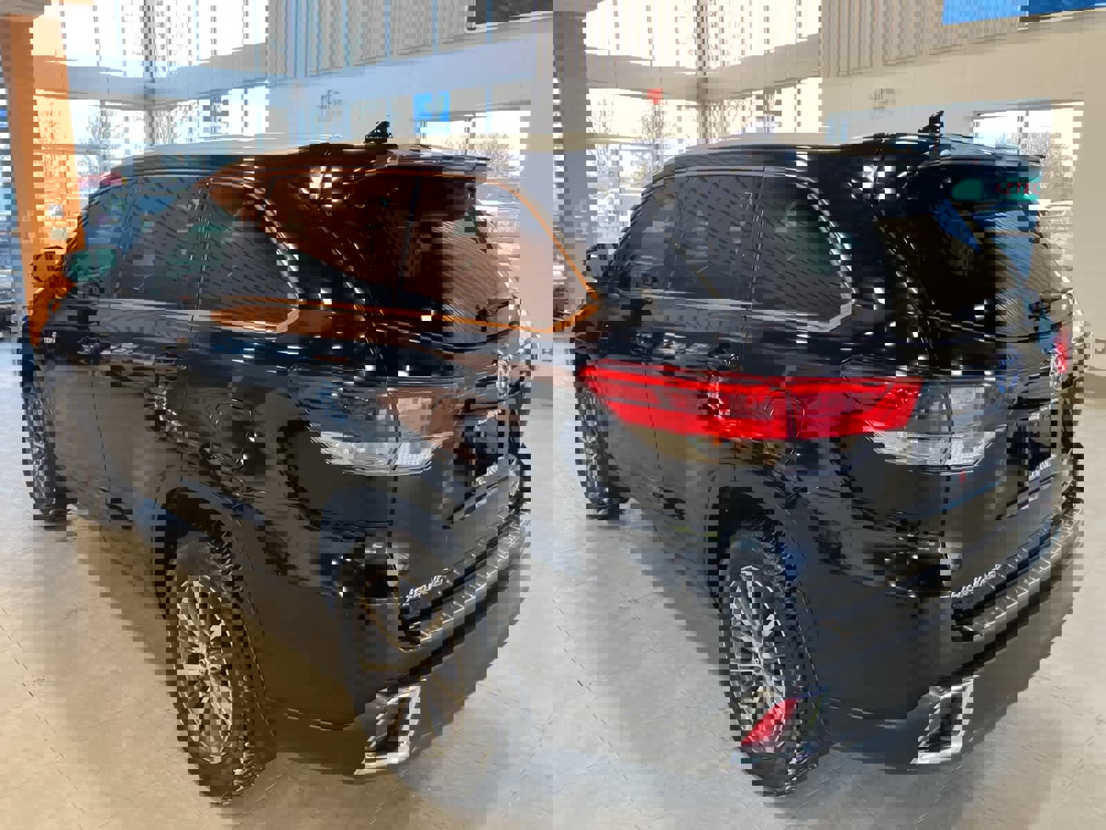 Used 2019 Toyota Highlander XLE image 7