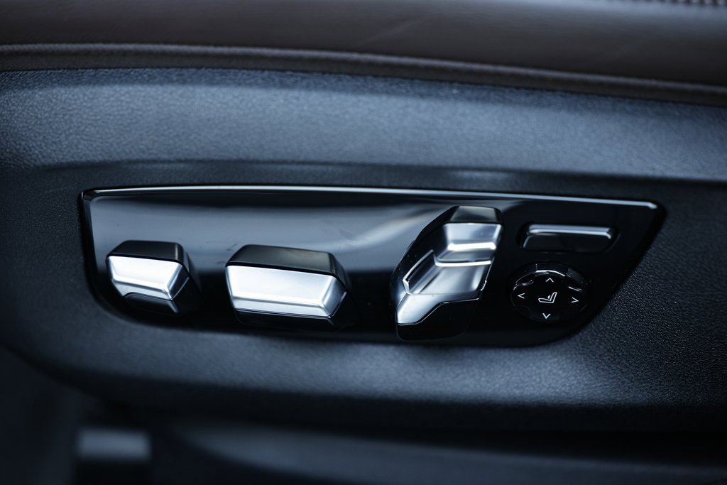 Used 2022 BMW 750i xDrive w/ Luxury Rear Seating Package image 24