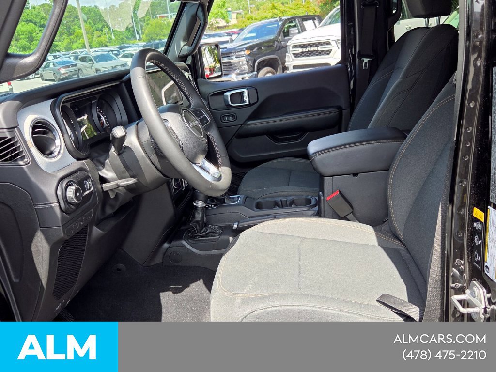 Used 2025 Jeep Wrangler Unlimited Sahara AWD/4WD image 7