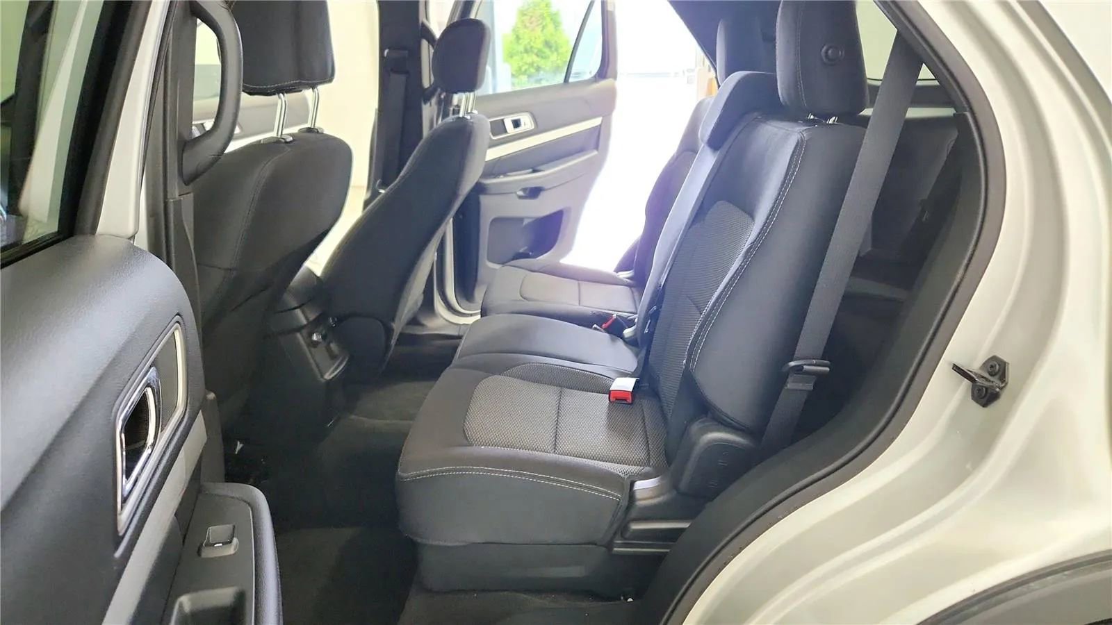 Used 2017 Ford Explorer XLT w/ Class II Trailer Tow Package image 33
