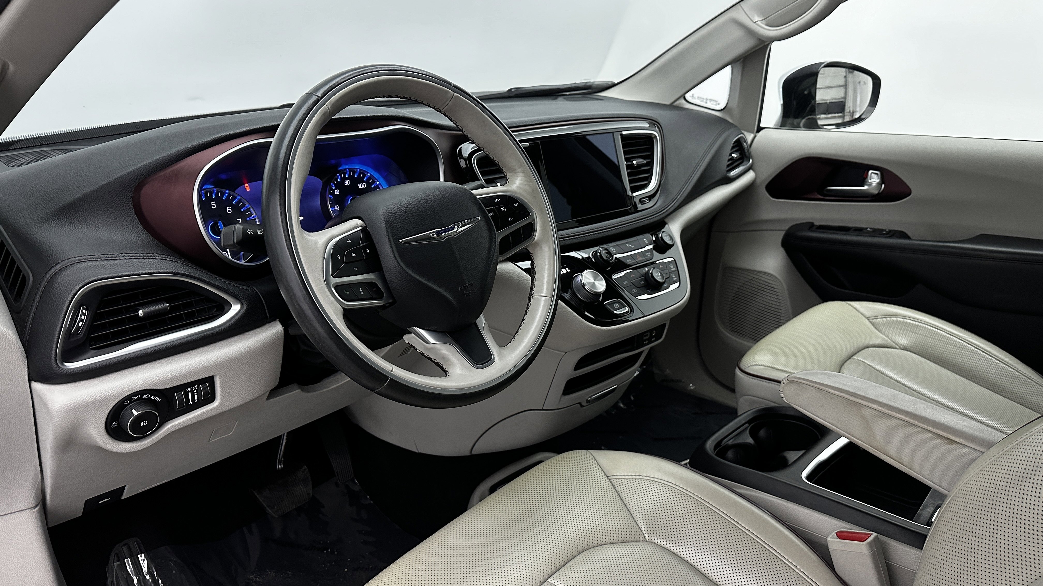 Used 2019 Chrysler Pacifica Limited image 10