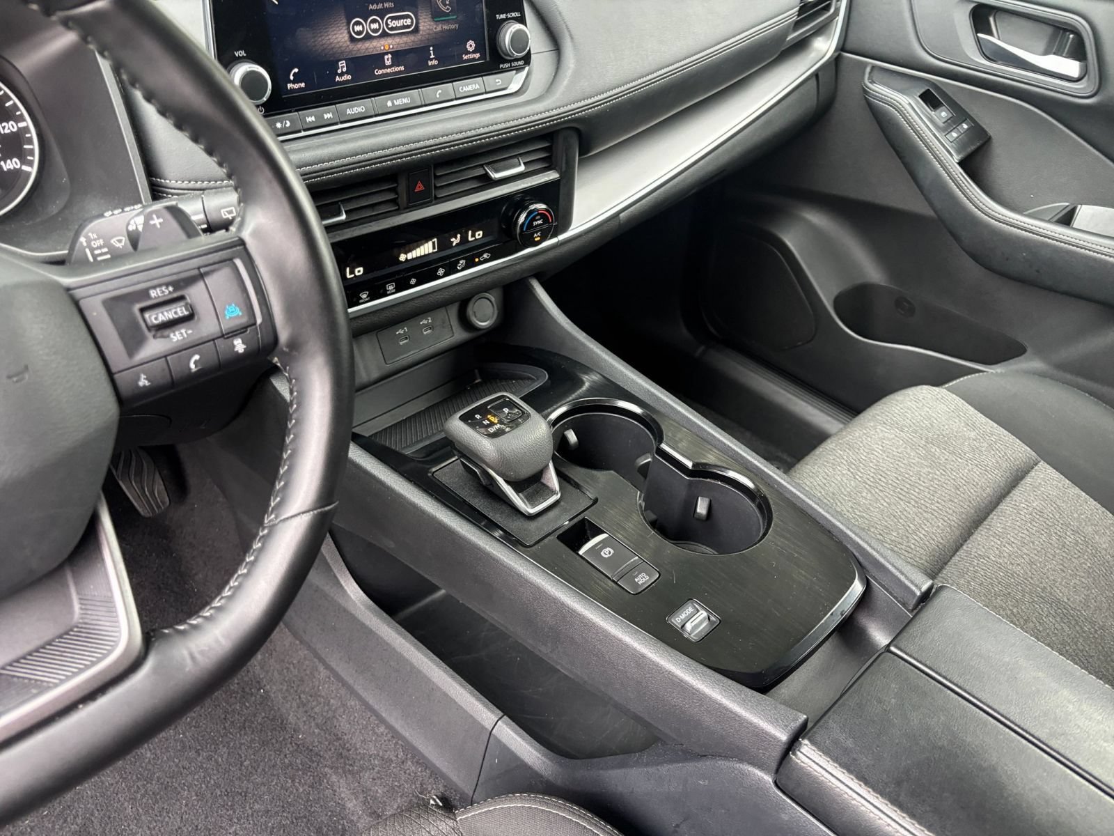 Used 2025 Nissan Rogue SV FWD image 41