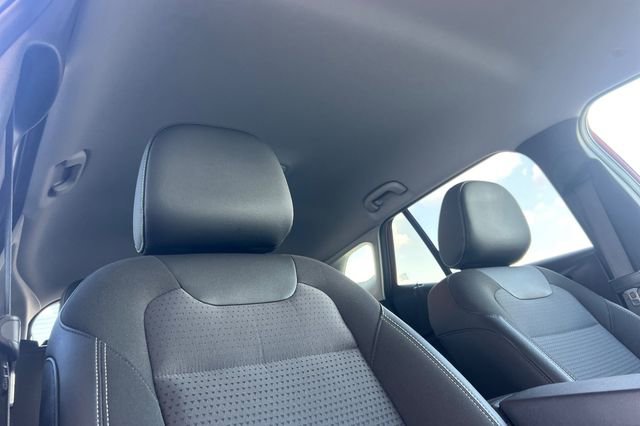 Used 2025 Chevrolet Trax LT w/ LT Convenience Package image 20