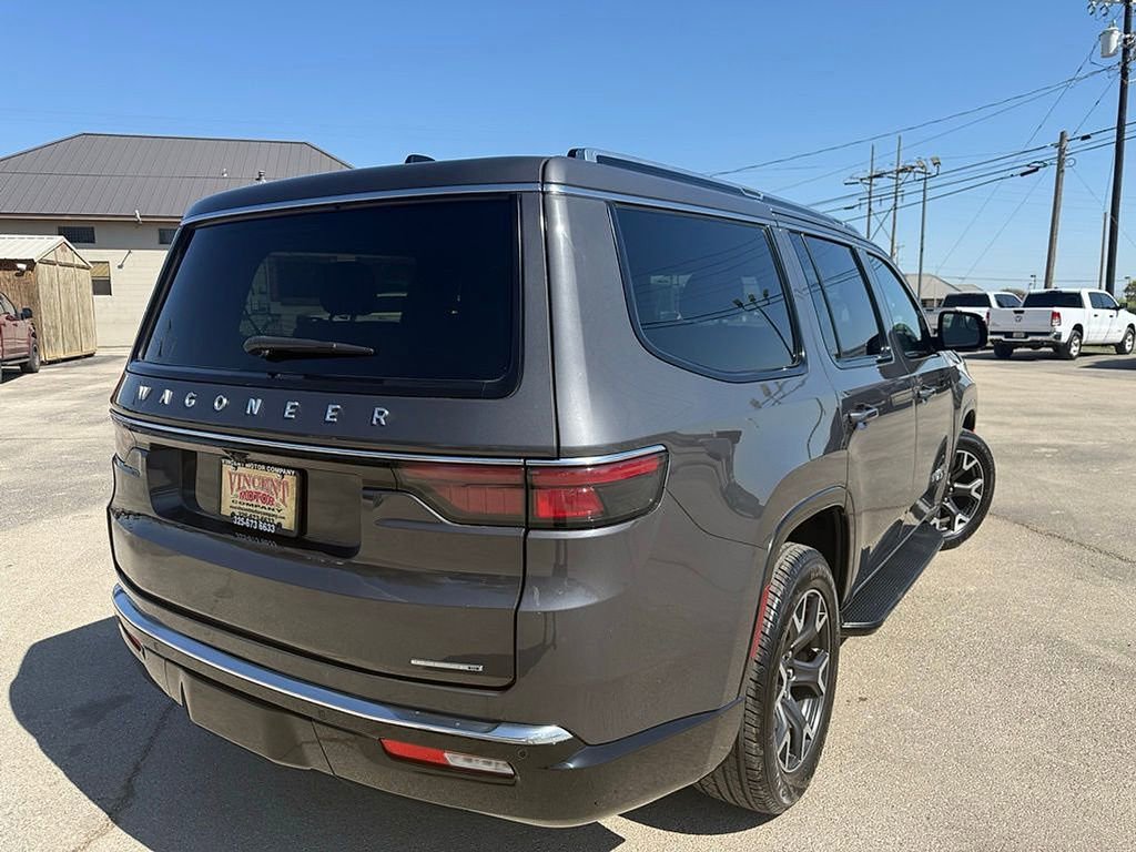 Used 2024 Jeep Wagoneer Series III AWD/4WD image 5