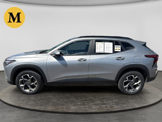 Used 2024 Chevrolet Trax LT w/ Sunroof Package FWD image 3