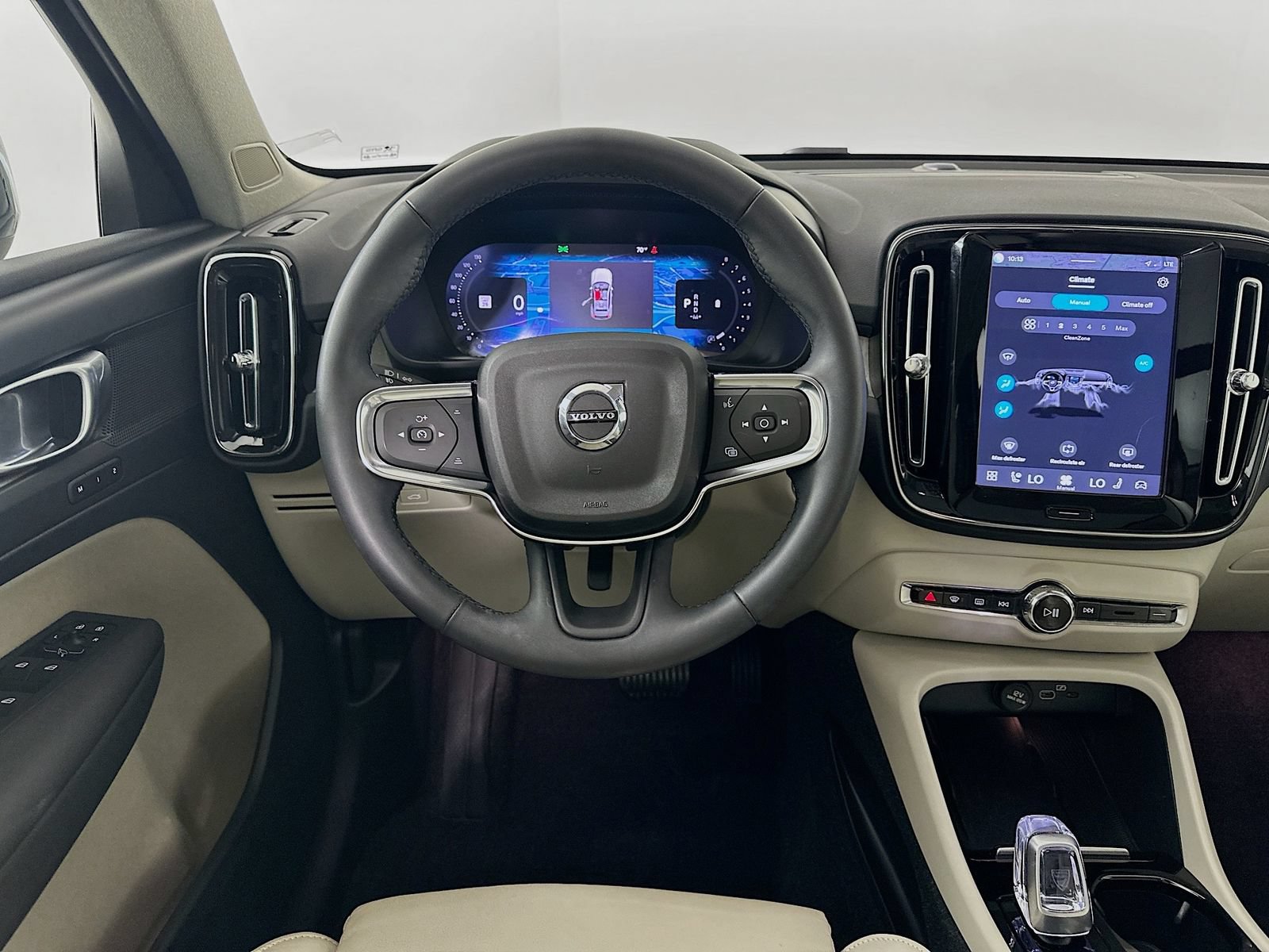 Used 2023 Volvo XC40 B5 Plus w/ Driver Assist Package AWD/4WD image 15