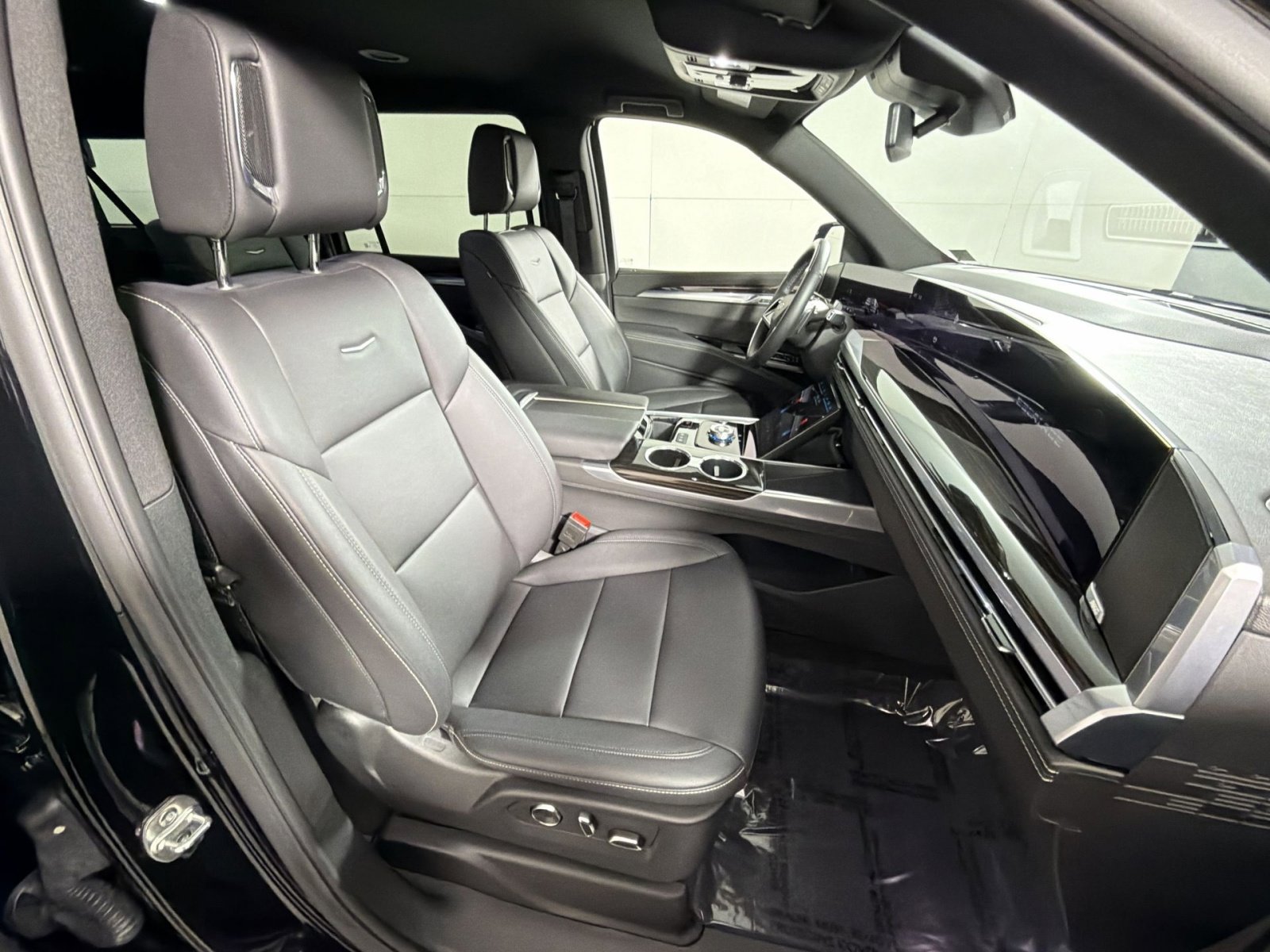 Used 2025 Cadillac Escalade ESV Luxury image 26