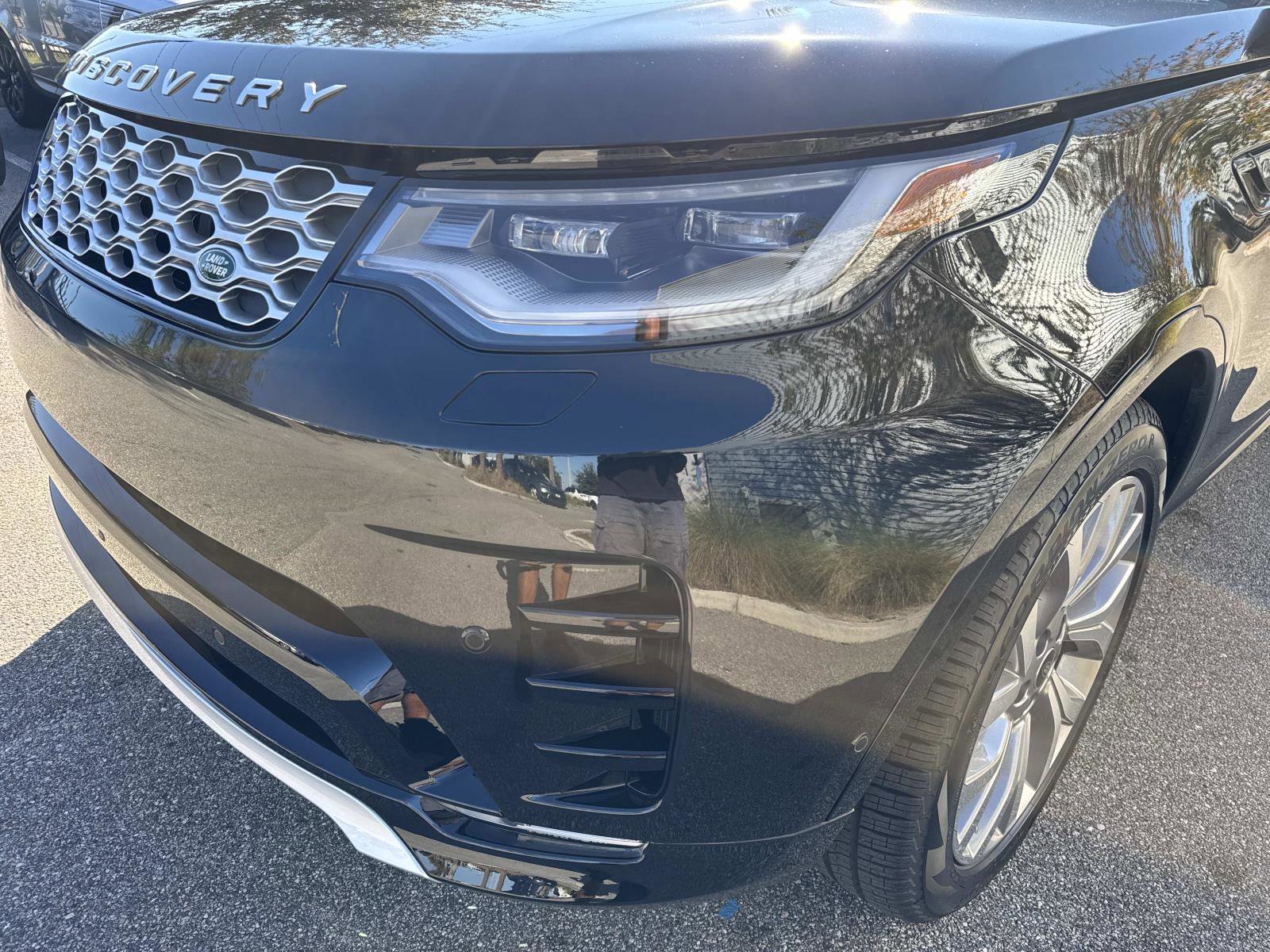 New 2026 Land Rover Discovery Limited Edition image 9