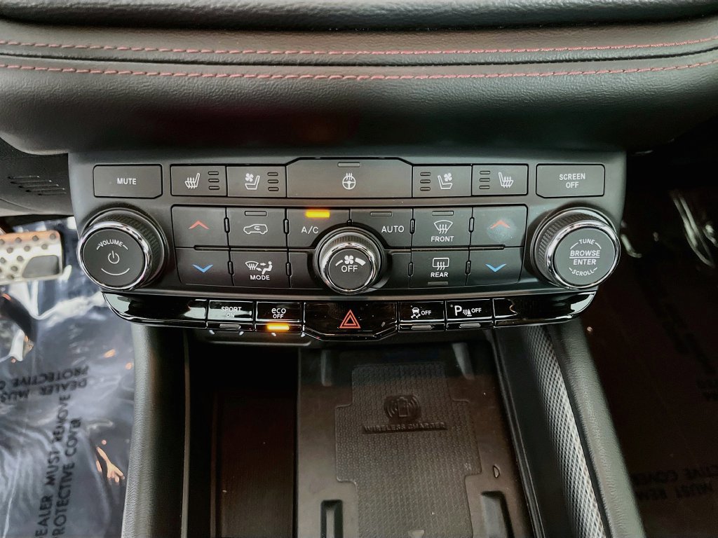 Used 2021 Dodge Durango R/T w/ Blacktop Package AWD/4WD image 21