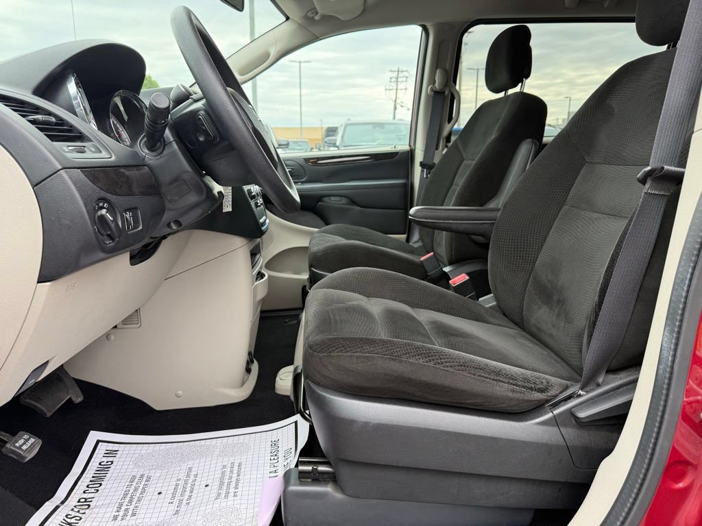 Used 2016 Dodge Grand Caravan SE w/ Quick Order Package 29E SE FWD image 13