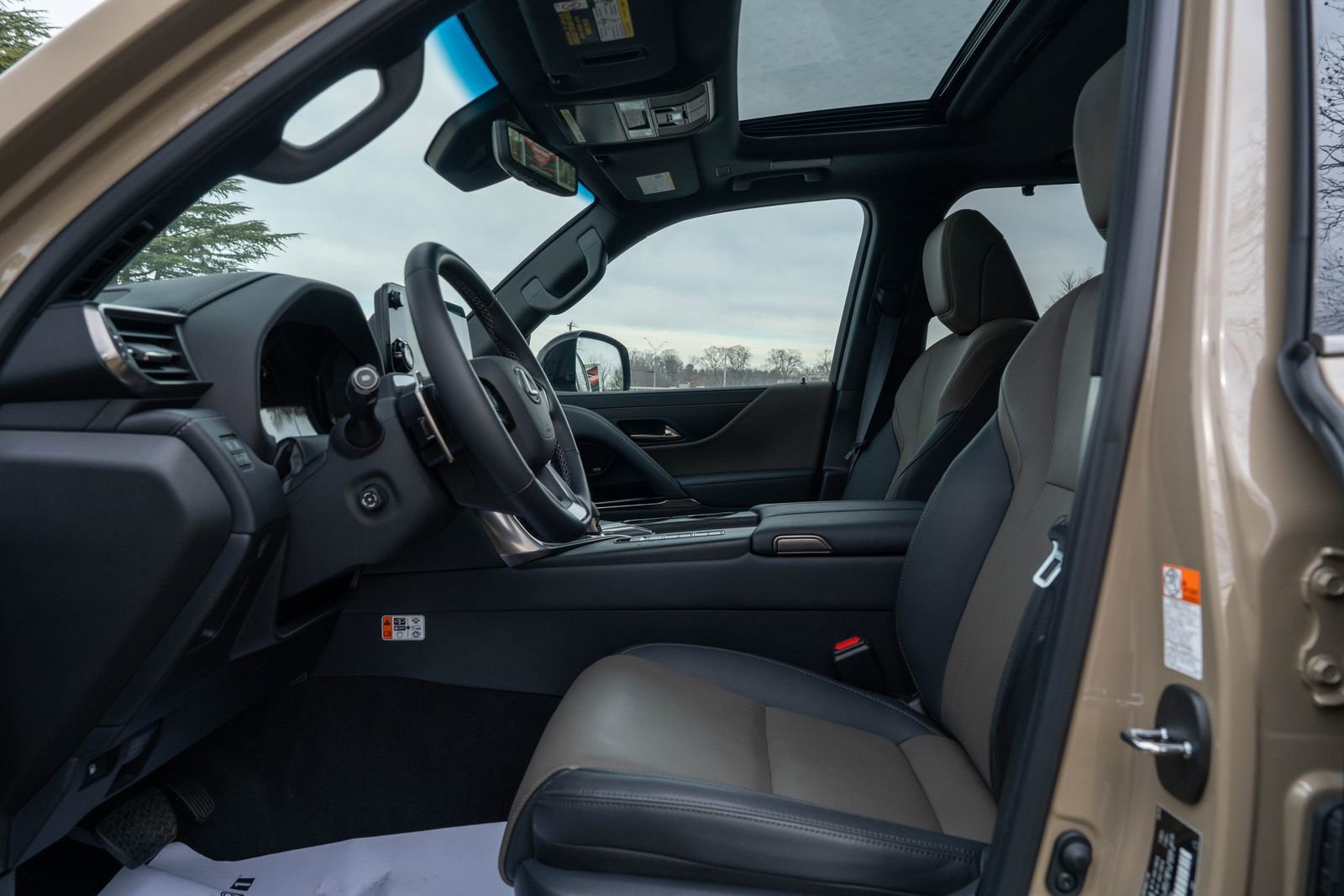 Used 2025 Lexus LX 700h Overtrail image 19